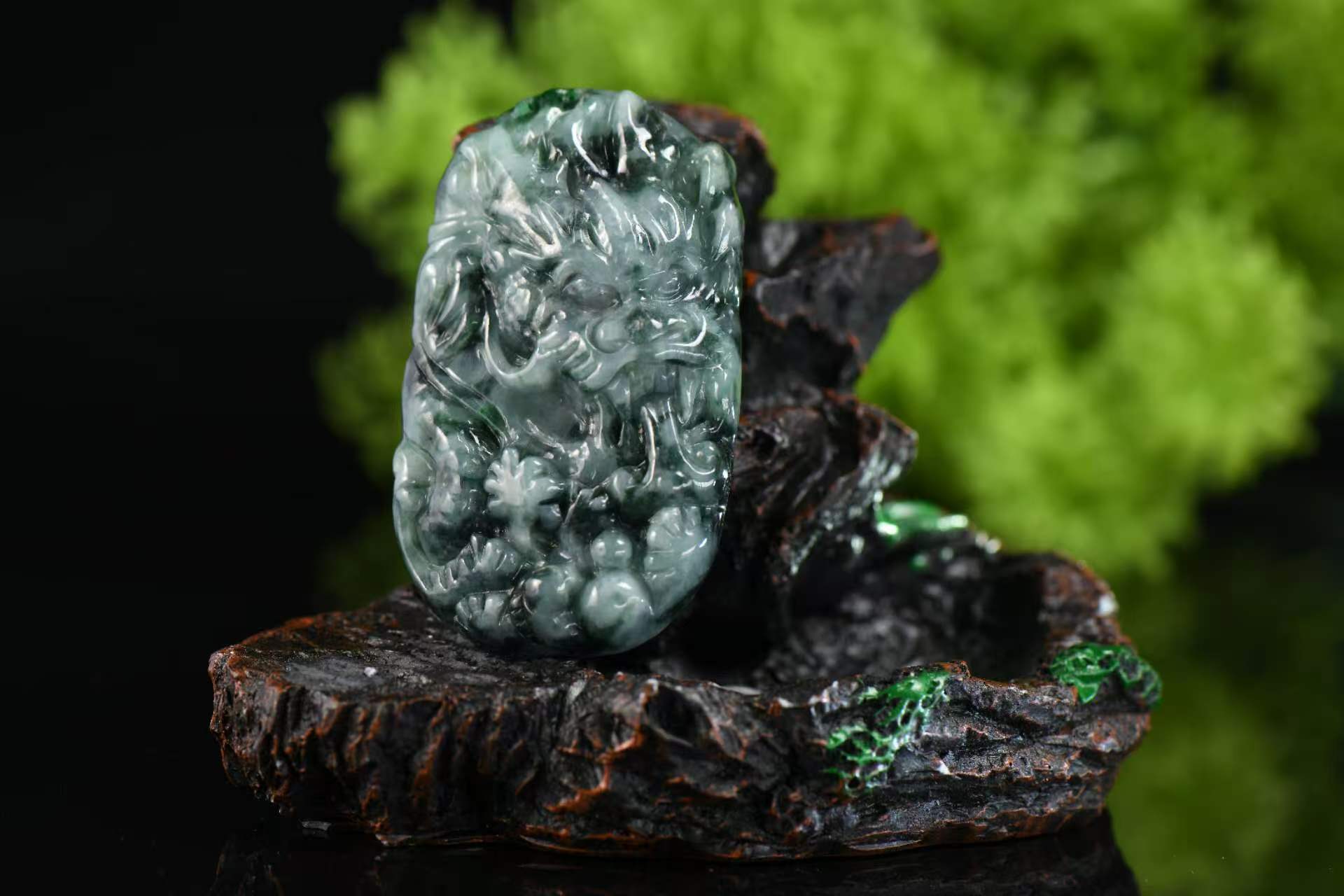 《龙》的丰富历史与象征意义