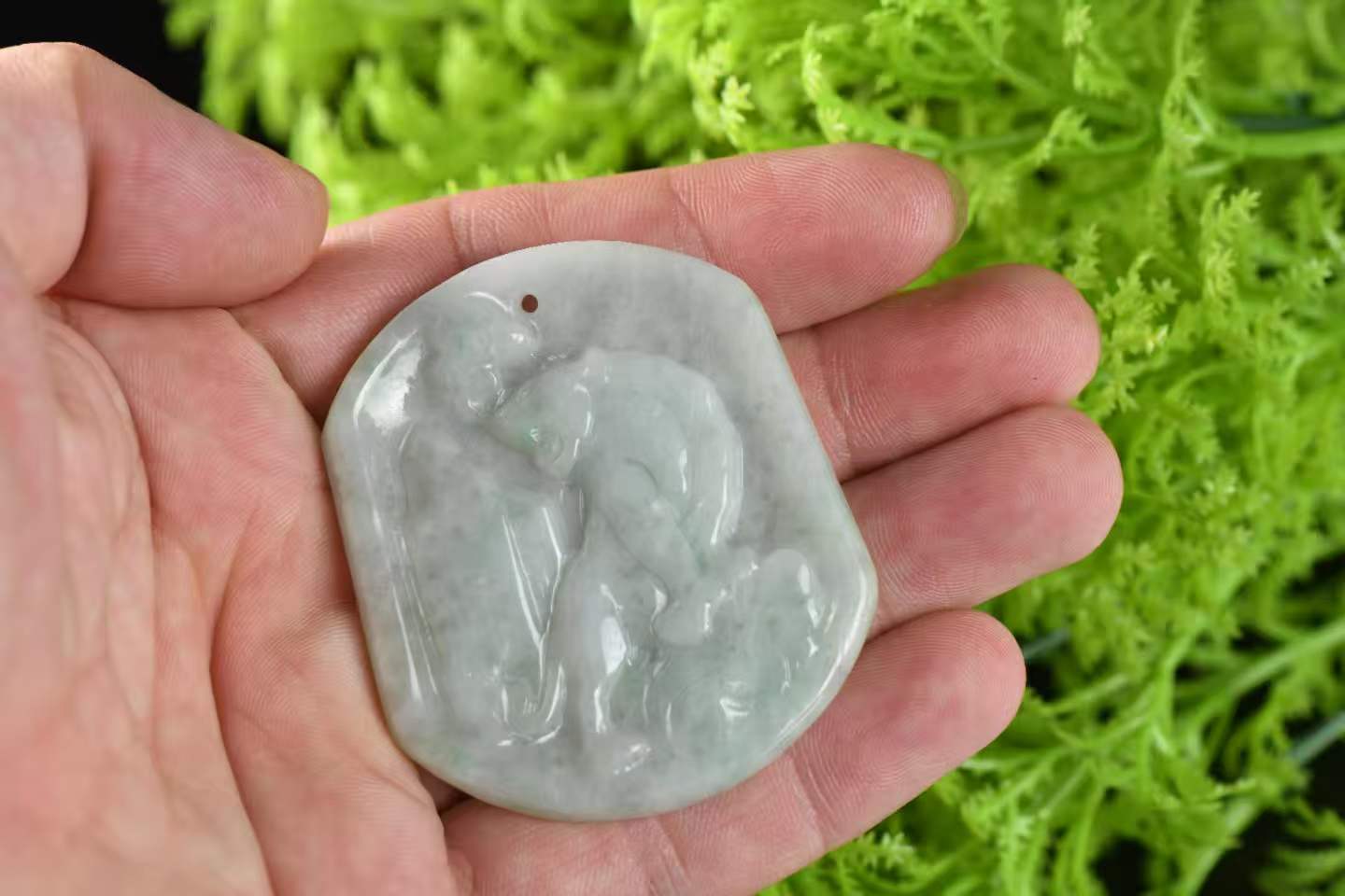 瑞虎纳吉 天然 A 货飘绿翡翠生肖虎吊坠 精工雕刻本命