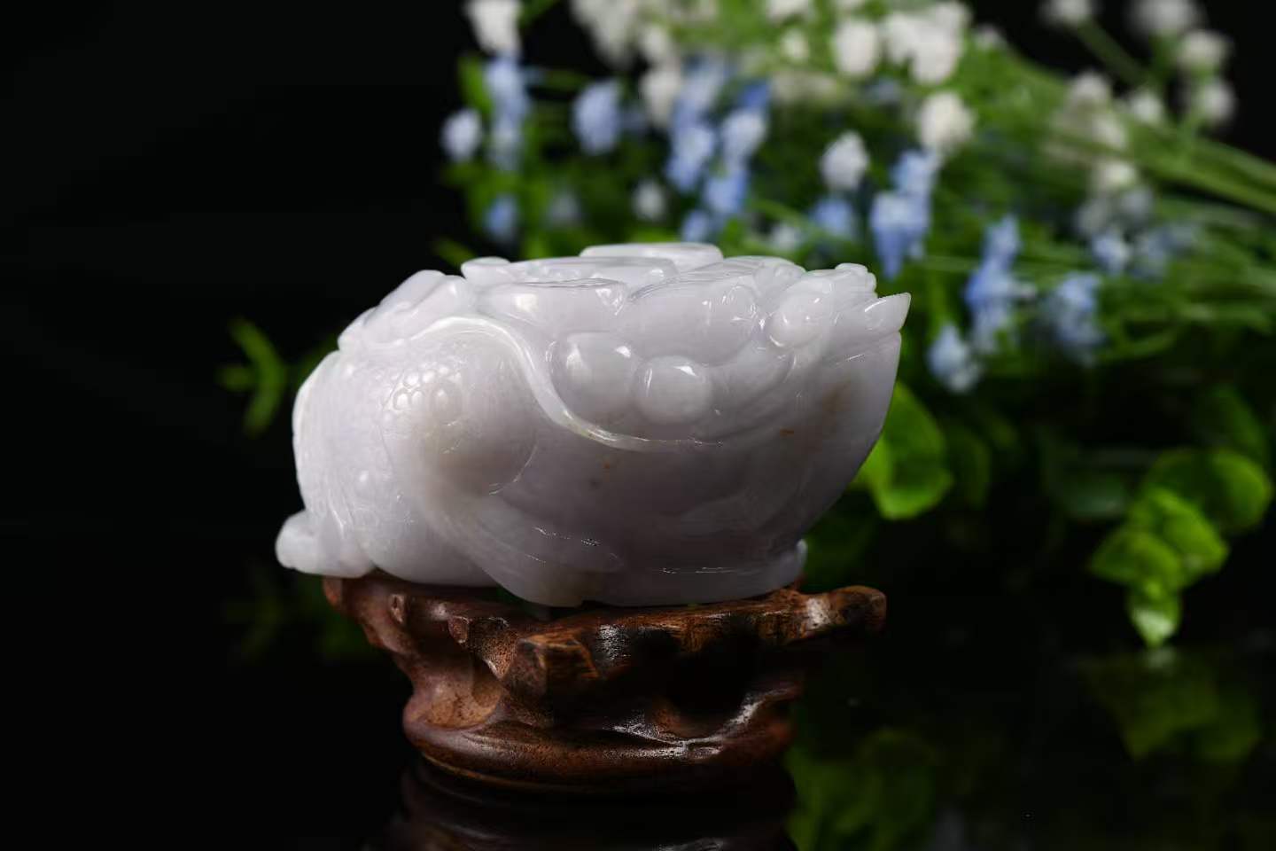 Wealth Toad Jade Handheld Decor - Natural Grade A Jadeite Handpiece