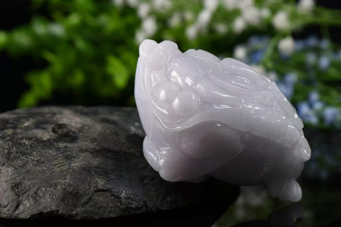 Wealth Toad Jade Handheld Decor - Natural Grade A Jadeite Handpiece