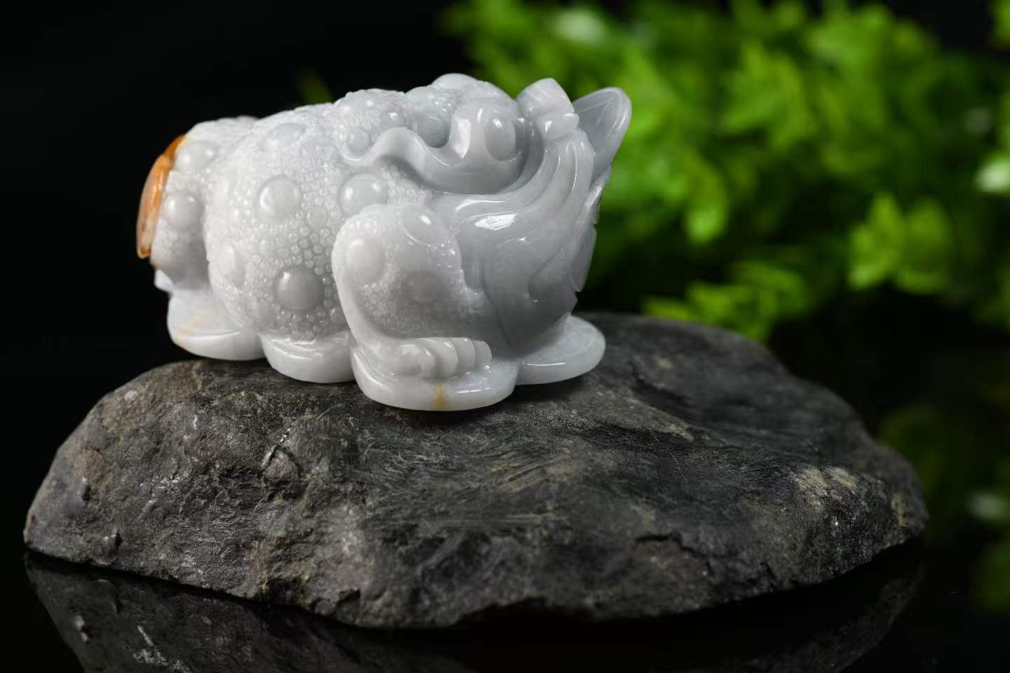 Skin-Accented Wealth Toad Jade Decor - Natural Grade A Jadeite Ornament