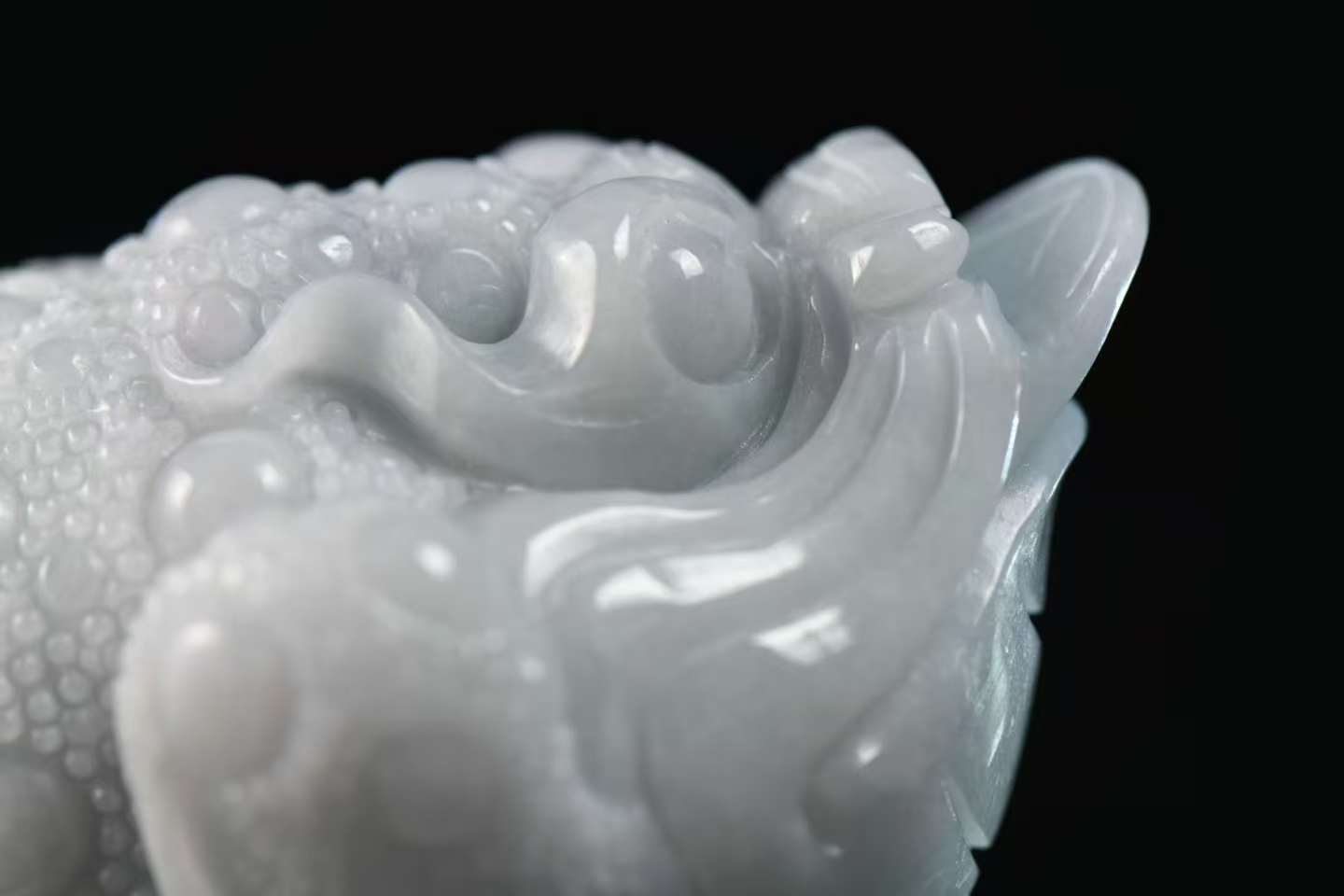 Skin-Accented Wealth Toad Jade Decor - Natural Grade A Jadeite Ornament