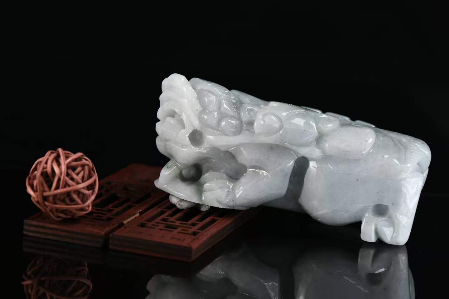 貔貅镇财 天然 A 货翡翠貔貅摆件