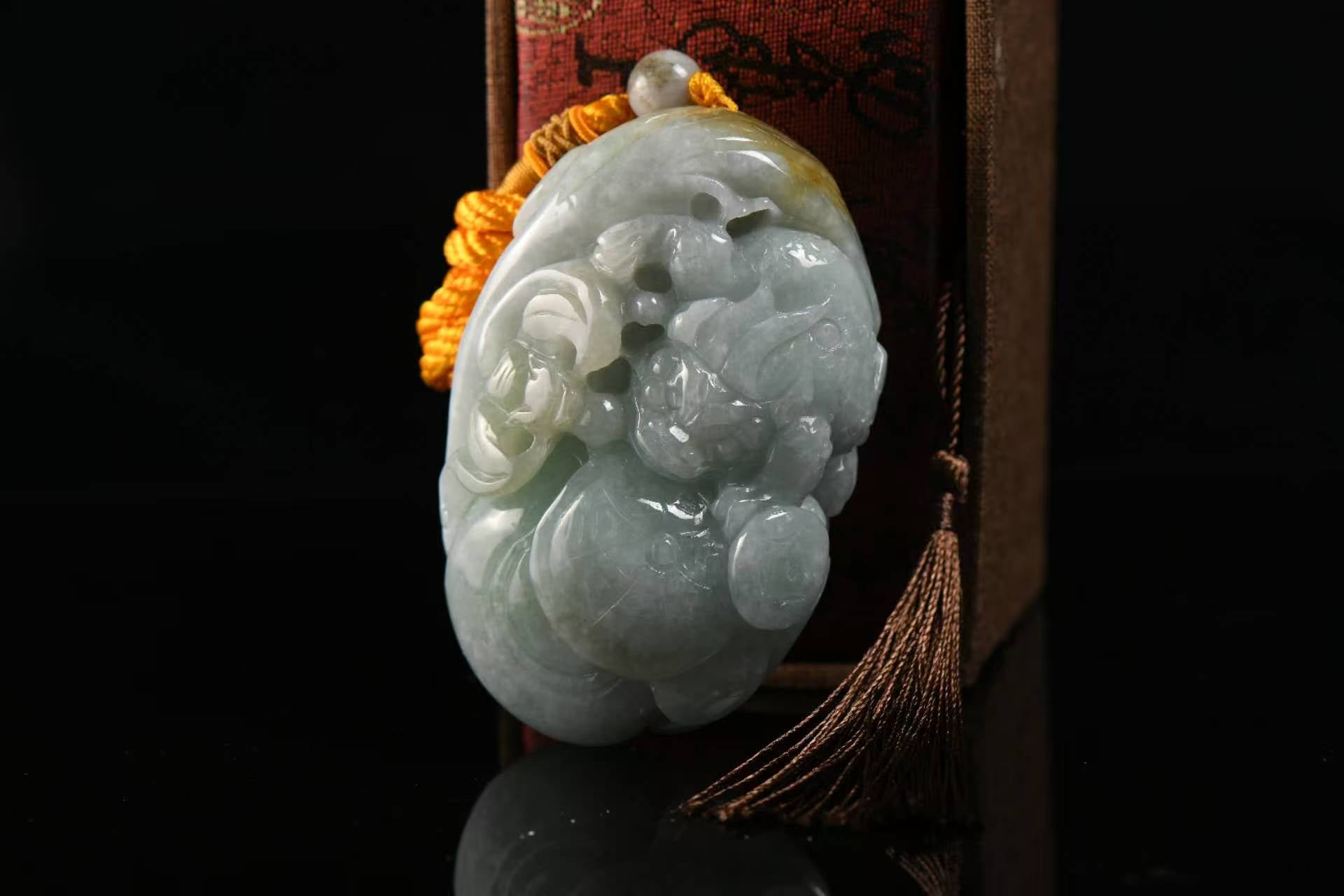 带皮貔貅纳财 天然 A 货翡翠貔貅手把件