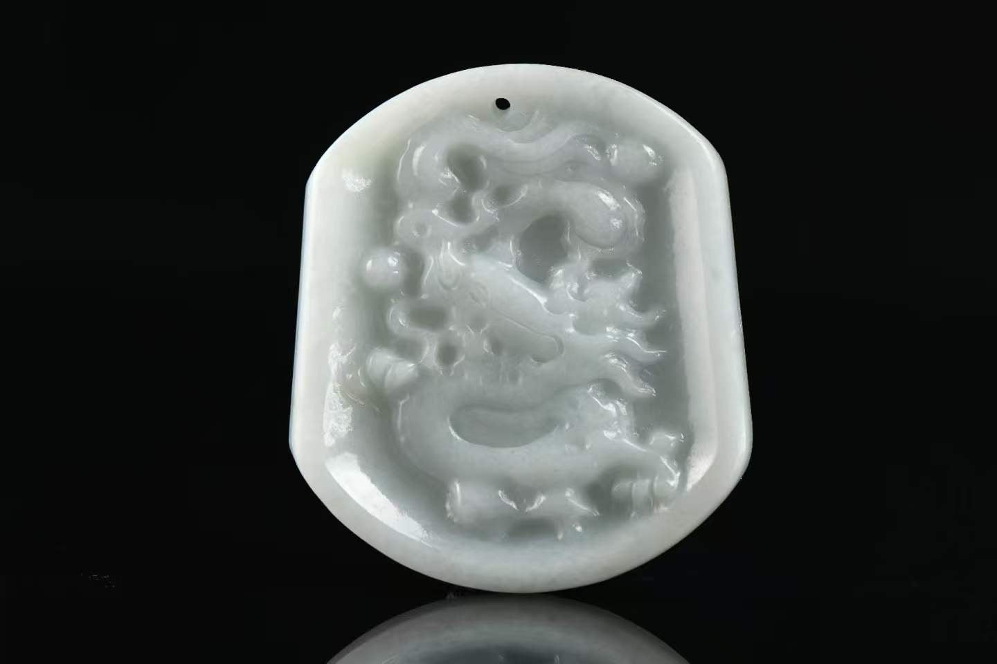 祥龙佑运 天然 A 货翡翠龙牌吊坠