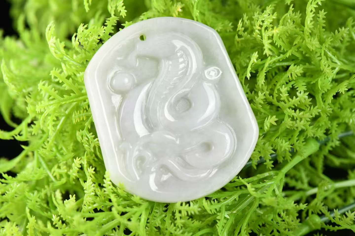 灵蛇纳吉 天然 A 货翡翠蛇牌吊坠