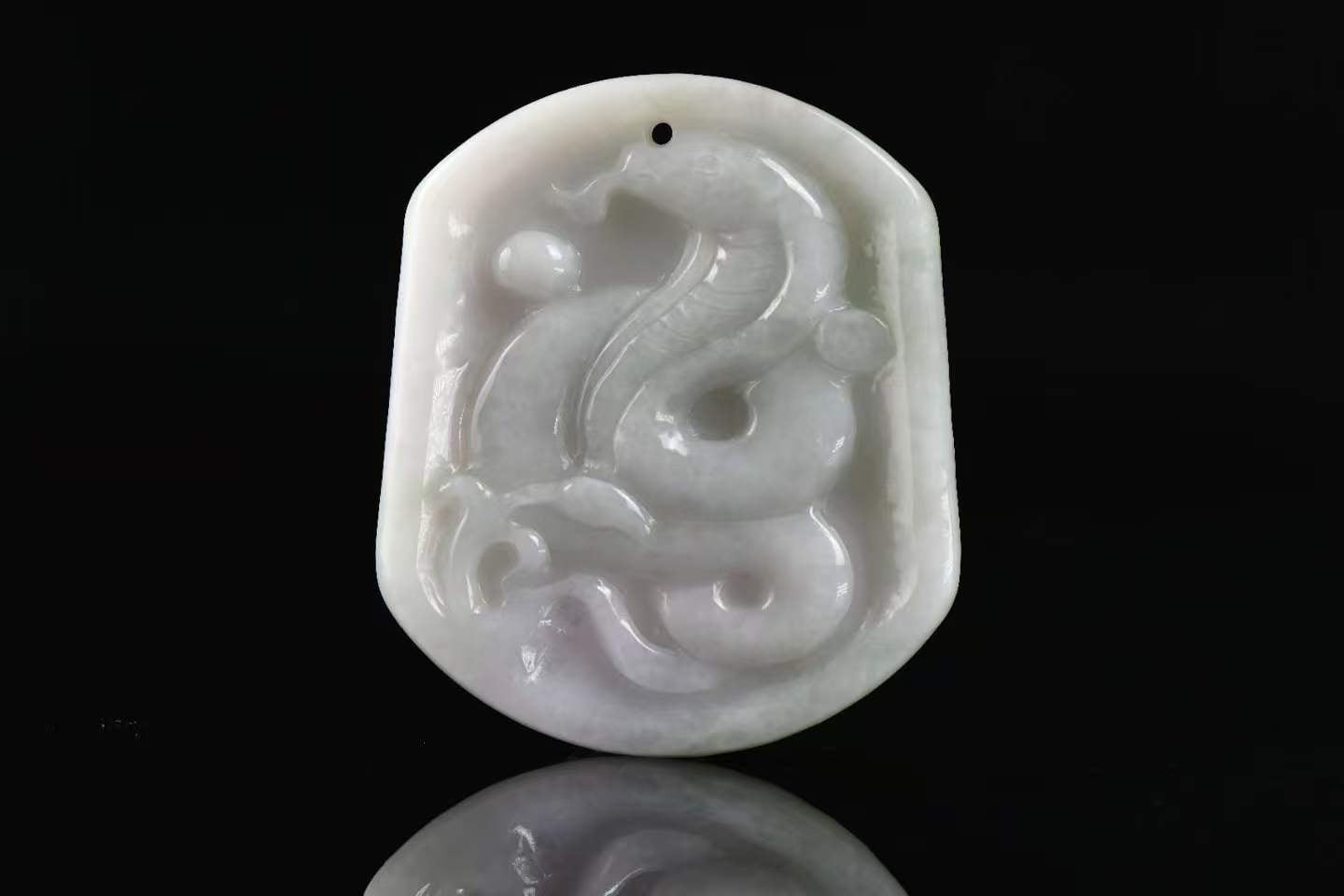灵蛇纳吉 天然 A 货翡翠蛇牌吊坠