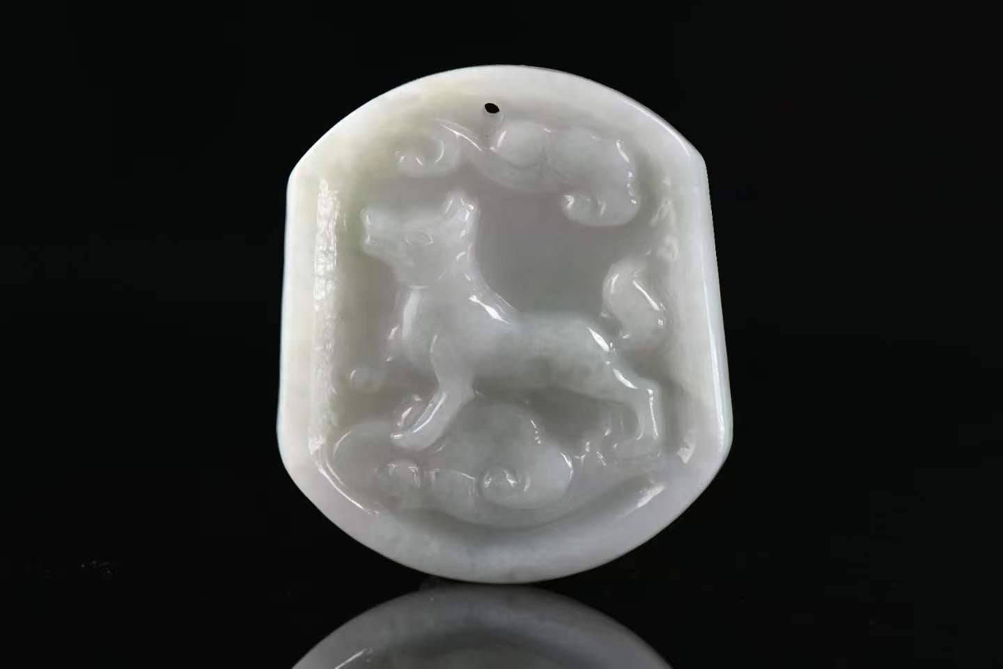瑞犬护福 天然 A 货翡翠狗牌吊坠