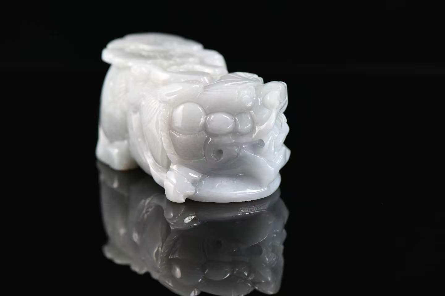 瑞貔貅镇财 天然 A 货翡翠貔貅摆件