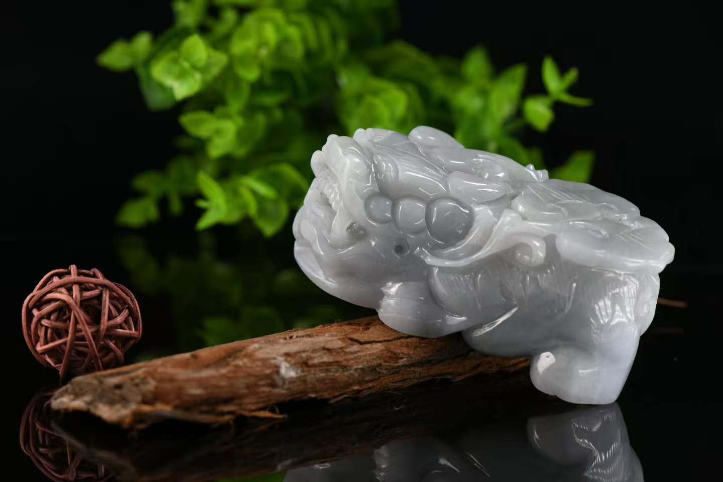 瑞貔貅镇财 天然 A 货翡翠貔貅摆件