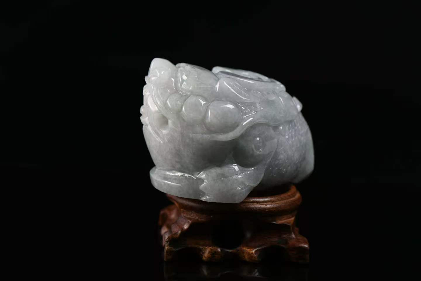 金蟾聚财 天然 A 货翡翠金蟾摆件