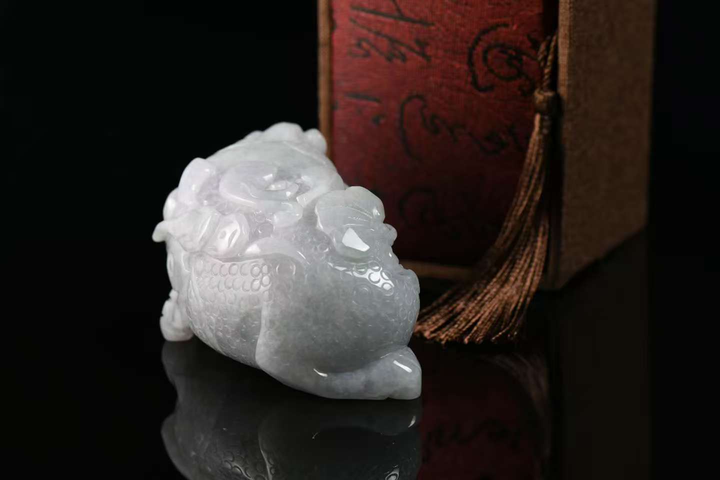 金蟾聚财 天然 A 货翡翠金蟾摆件