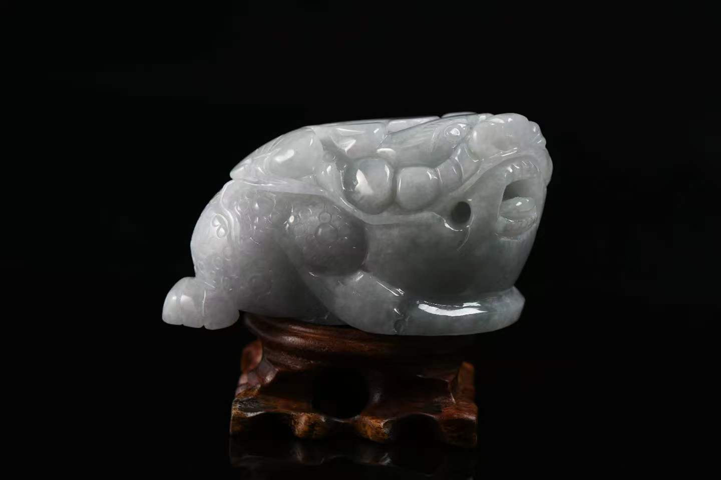 金蟾聚财 天然 A 货翡翠金蟾摆件