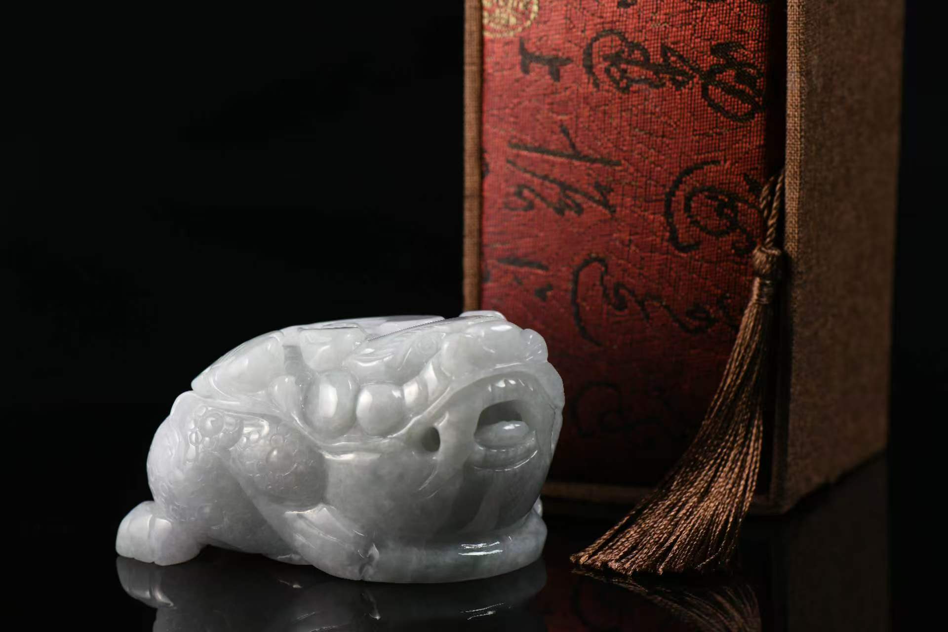 金蟾聚财 天然 A 货翡翠金蟾摆件