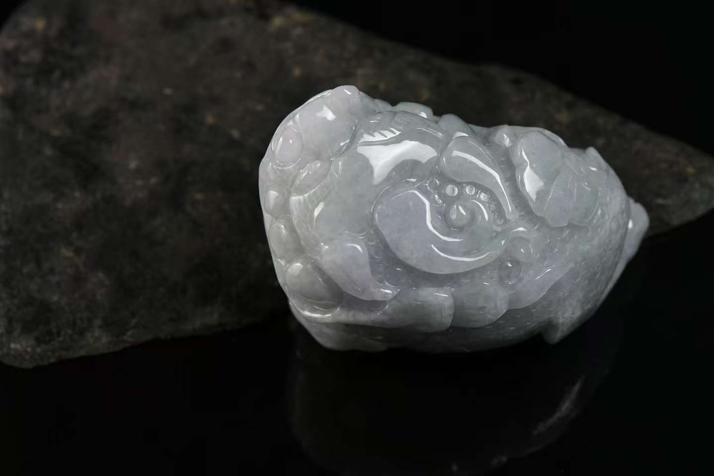 金蟾聚财 天然 A 货翡翠金蟾摆件