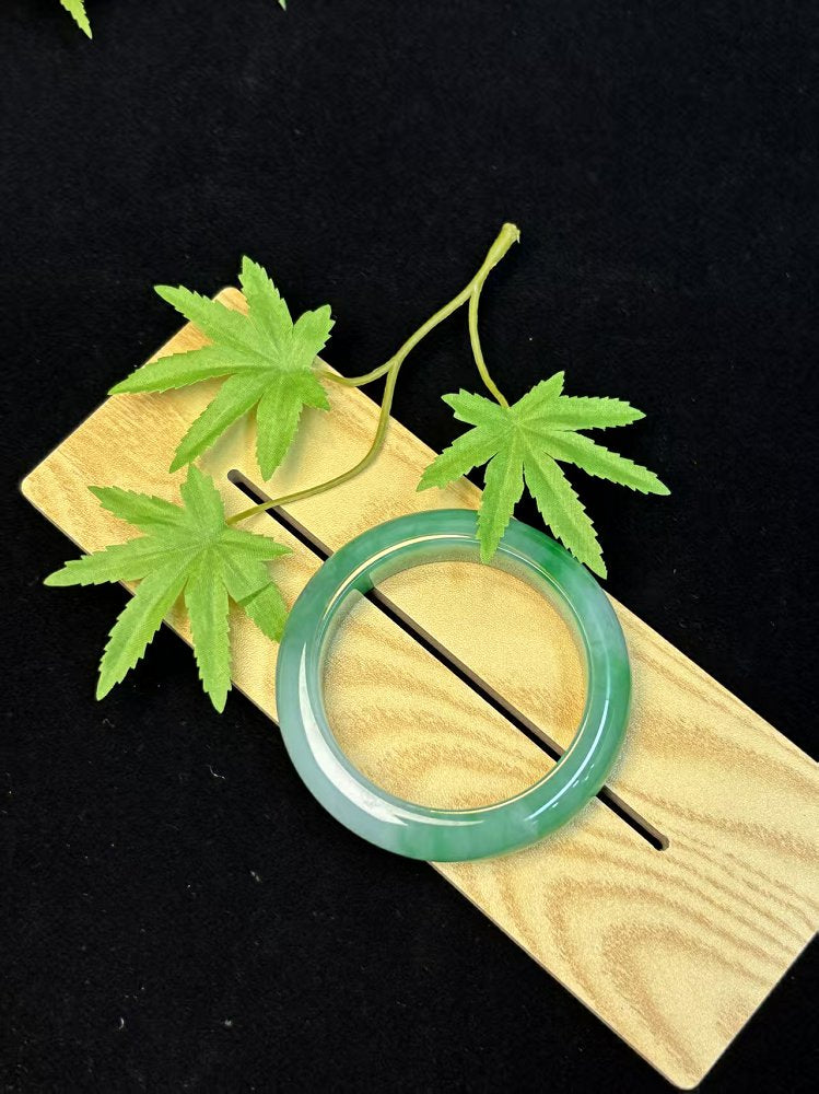 冰翠流岚 天然 A 货翡翠冰绿飘花圆条手镯