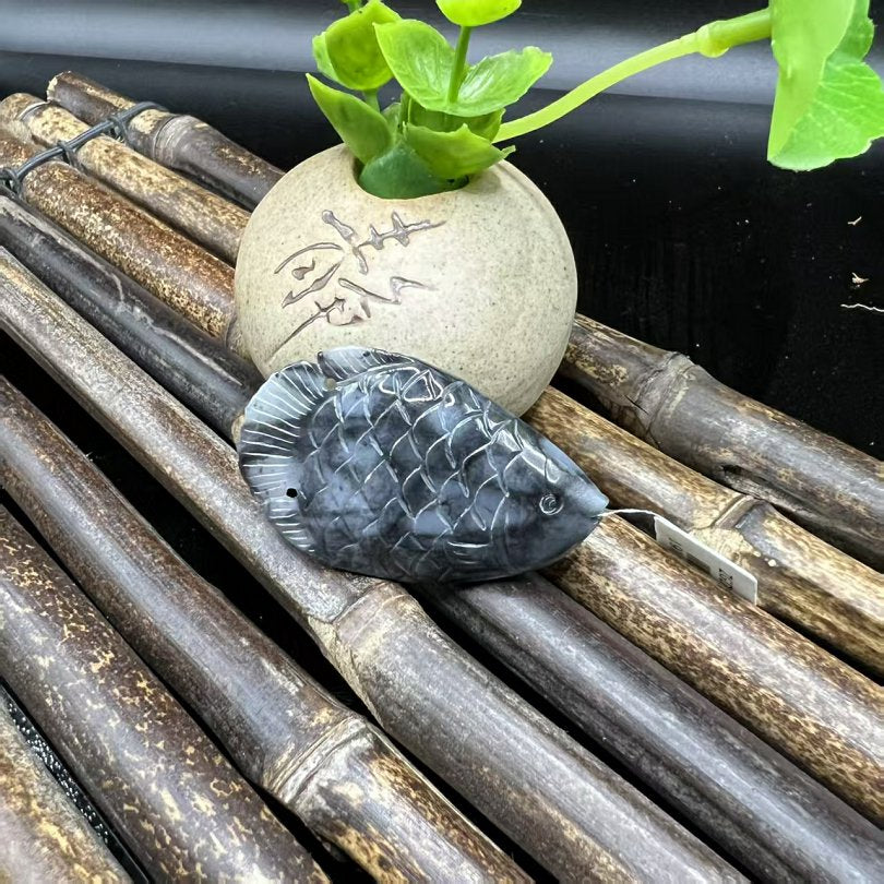 墨翠锦鱼吊坠 天然 A 货翡翠墨翠鱼形挂坠