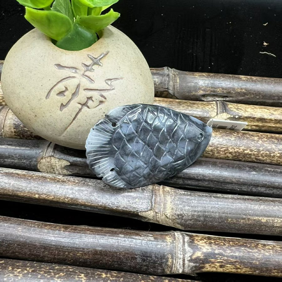墨翠锦鱼吊坠 天然 A 货翡翠墨翠鱼形挂坠