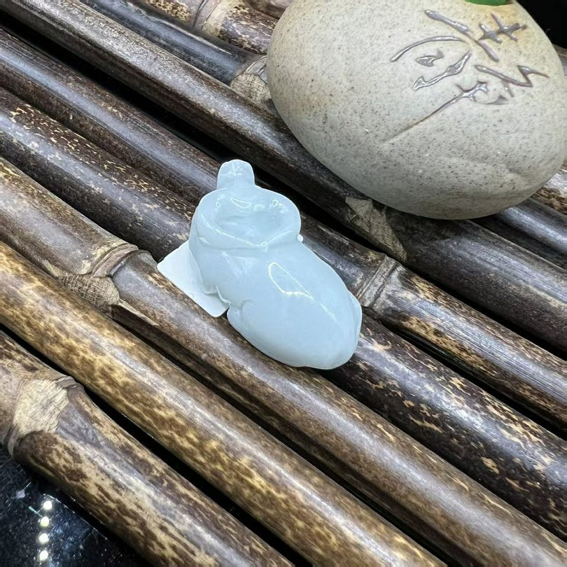 福牛吊坠 天然 A 货翡翠生肖牛挂坠