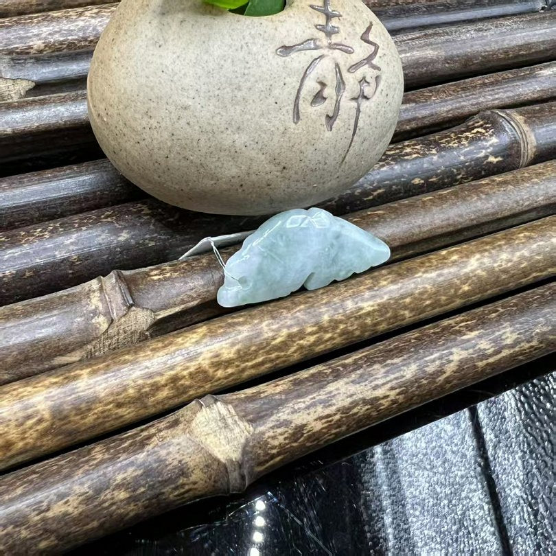荷鱼吊坠 天然 A 货翡翠荷叶鱼挂坠