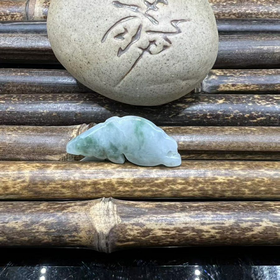 荷鱼吊坠 天然 A 货翡翠荷叶鱼挂坠
