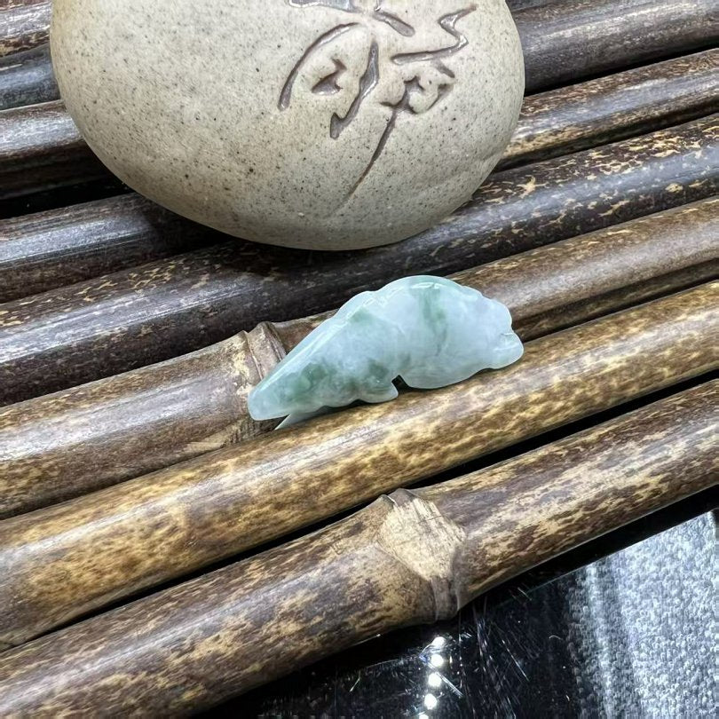 荷鱼吊坠 天然 A 货翡翠荷叶鱼挂坠