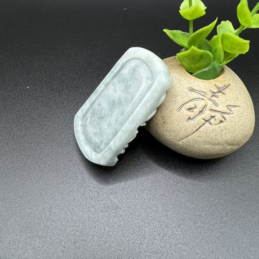 翠雕山水牌吊坠 天然 A 货翡翠镂空山水挂坠