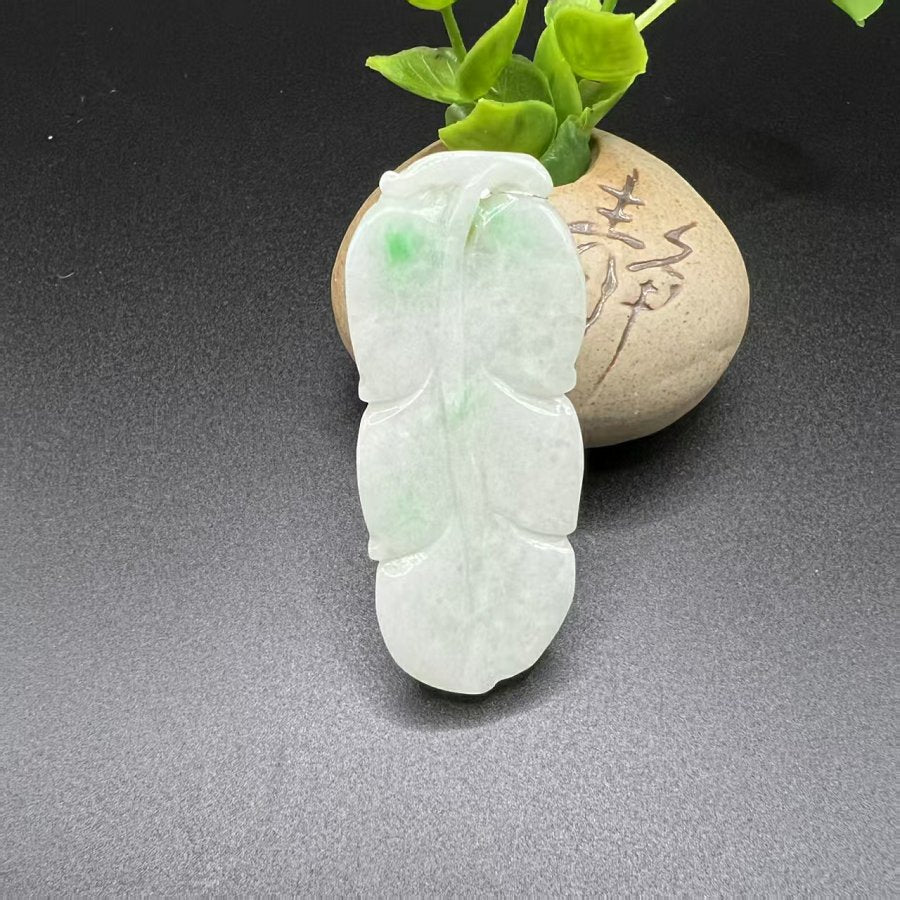 翠韵螭龙吊坠 天然 A 货翡翠螭龙挂坠