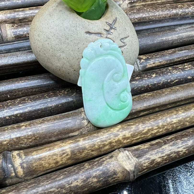 翠色祥云如意吊坠 天然 A 货翡翠如意挂坠