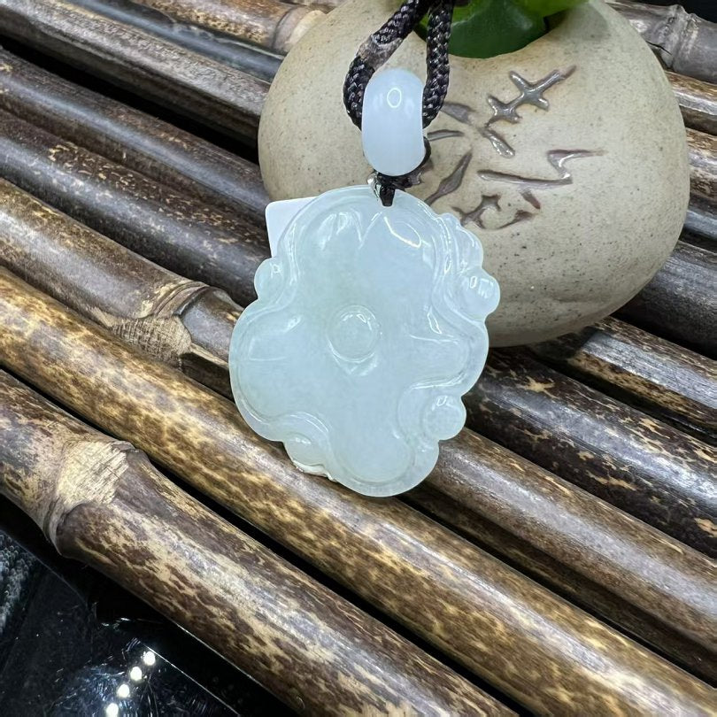 晴水翠荷鱼吊坠 天然 A 货翡翠荷叶鱼挂坠