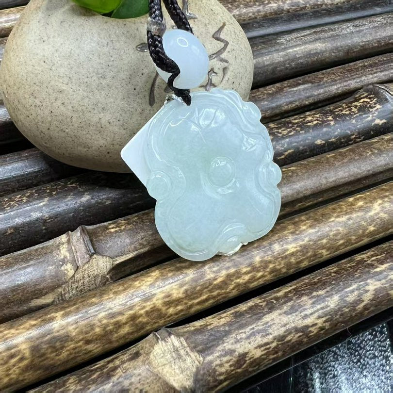 晴水翠荷鱼吊坠 天然 A 货翡翠荷叶鱼挂坠