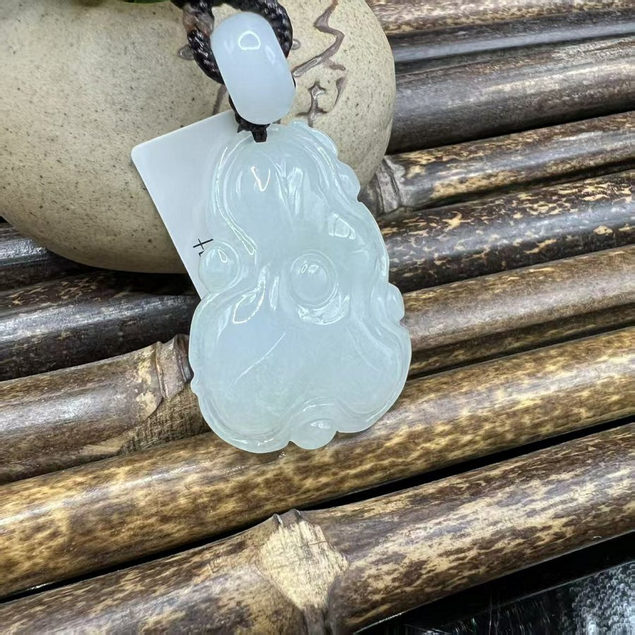 翠荷藏鱼 天然 A 货翡翠荷叶鱼挂坠