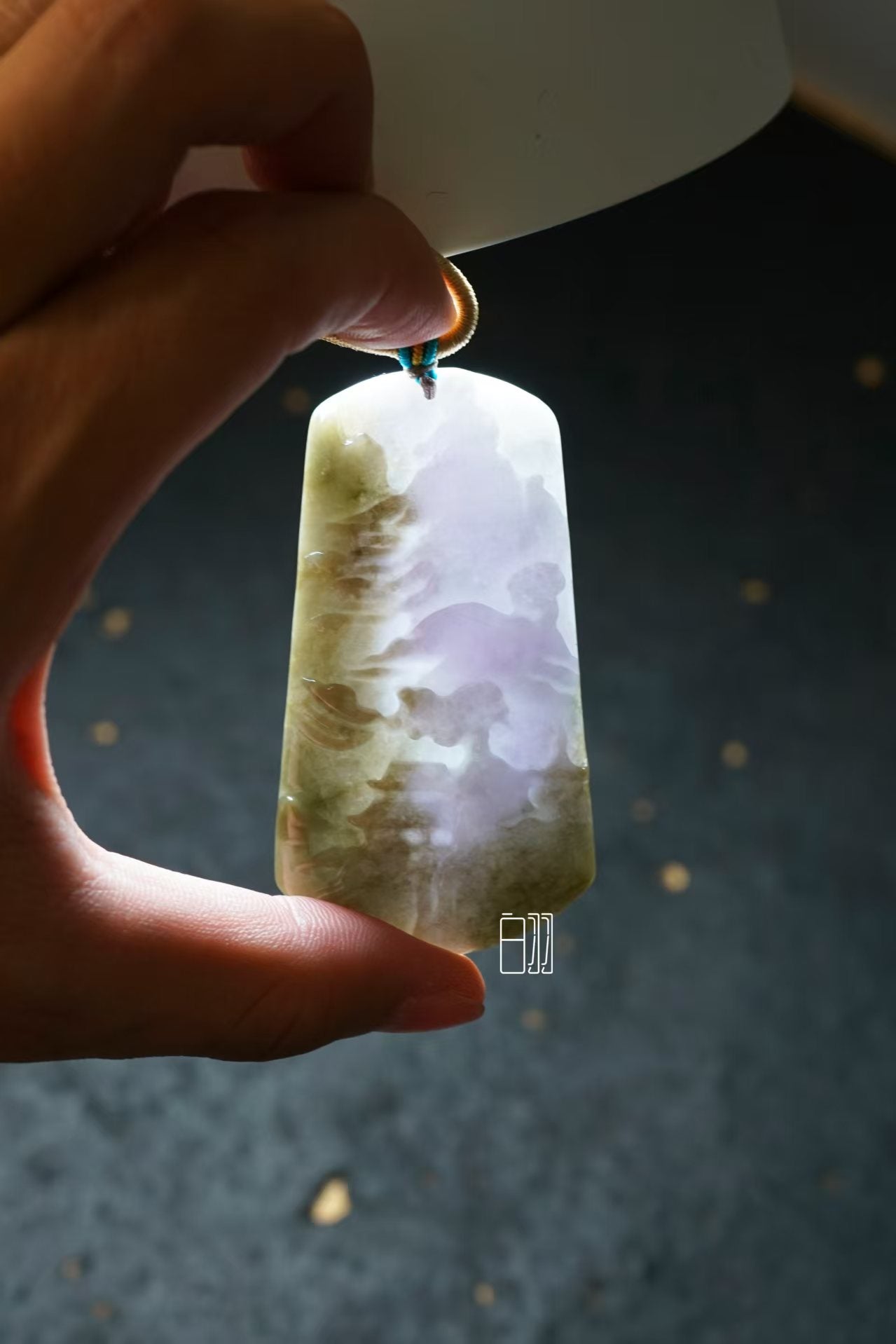 烟霞叠翠 天然 A 货翡翠双色山水挂坠