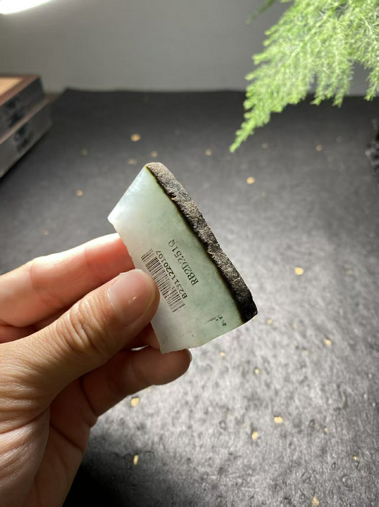 带皮冰底晴水翡翠片料 天然 A 货半明料原石毛料