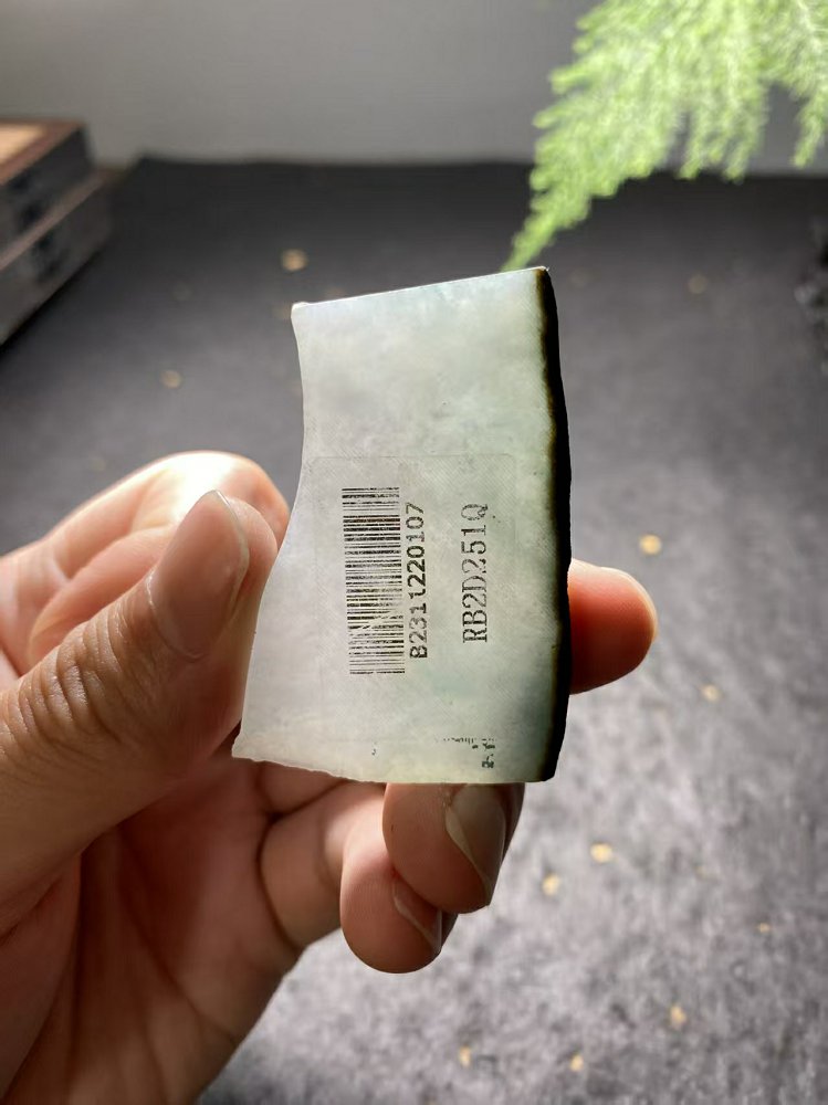 带皮冰底晴水翡翠片料 天然 A 货半明料原石毛料
