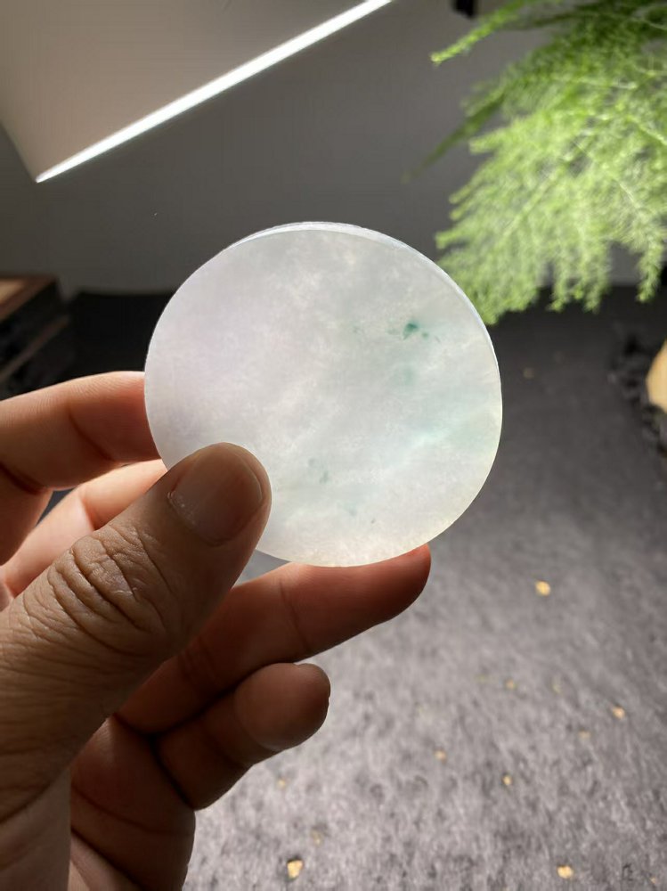 冰底飘花翡翠圆牌料 天然 A 货冰种飘花原石明料