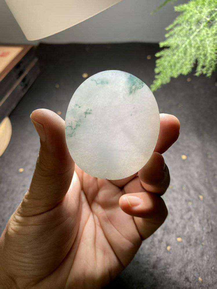冰底飘花翡翠圆牌料 天然 A 货冰种飘花原石明料