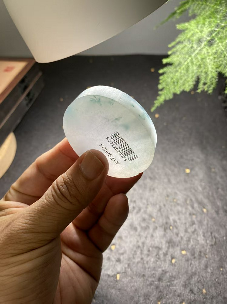 冰底飘花翡翠圆牌料 天然 A 货冰种飘花原石明料