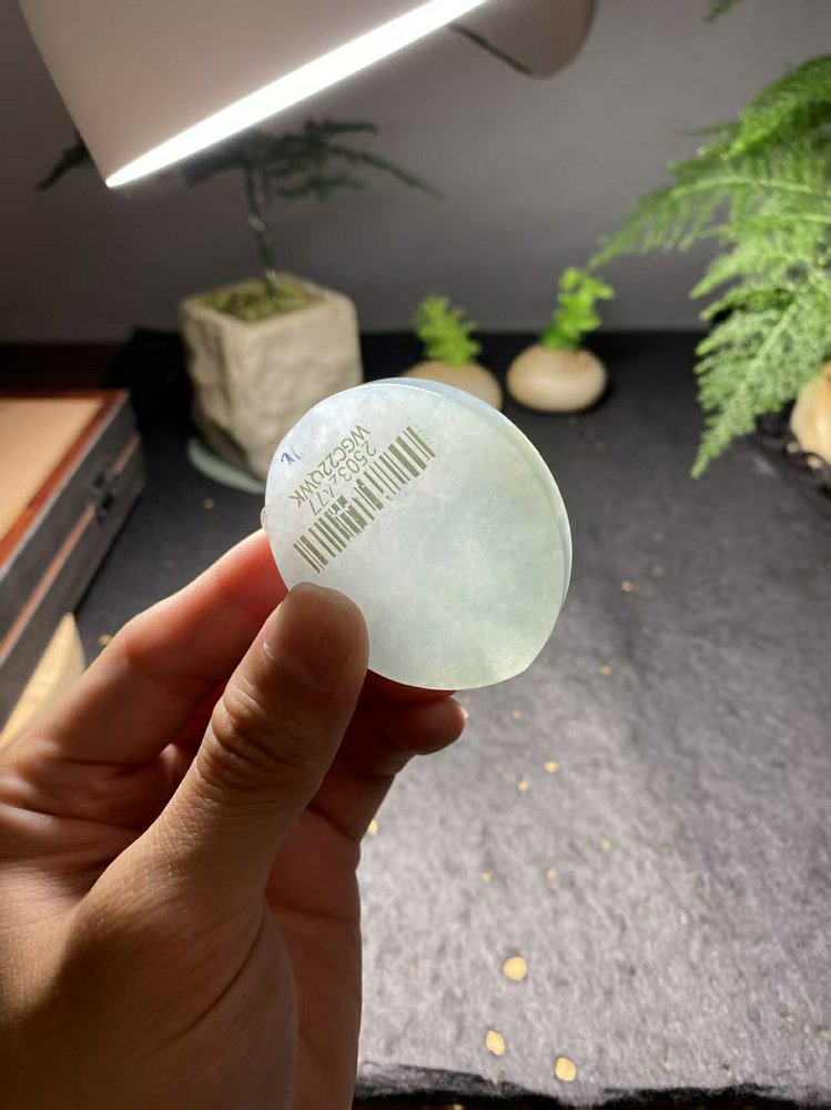 冰底飘花翡翠圆牌料 天然 A 货冰种飘花原石明料