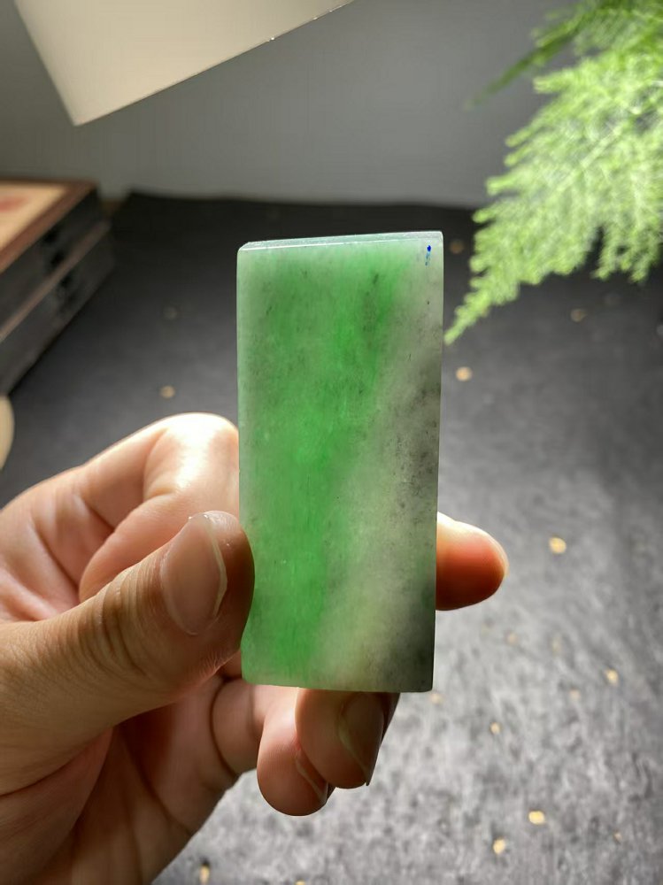 阳绿飘花翡翠方牌料  天然 A 货冰种阳绿原石明料