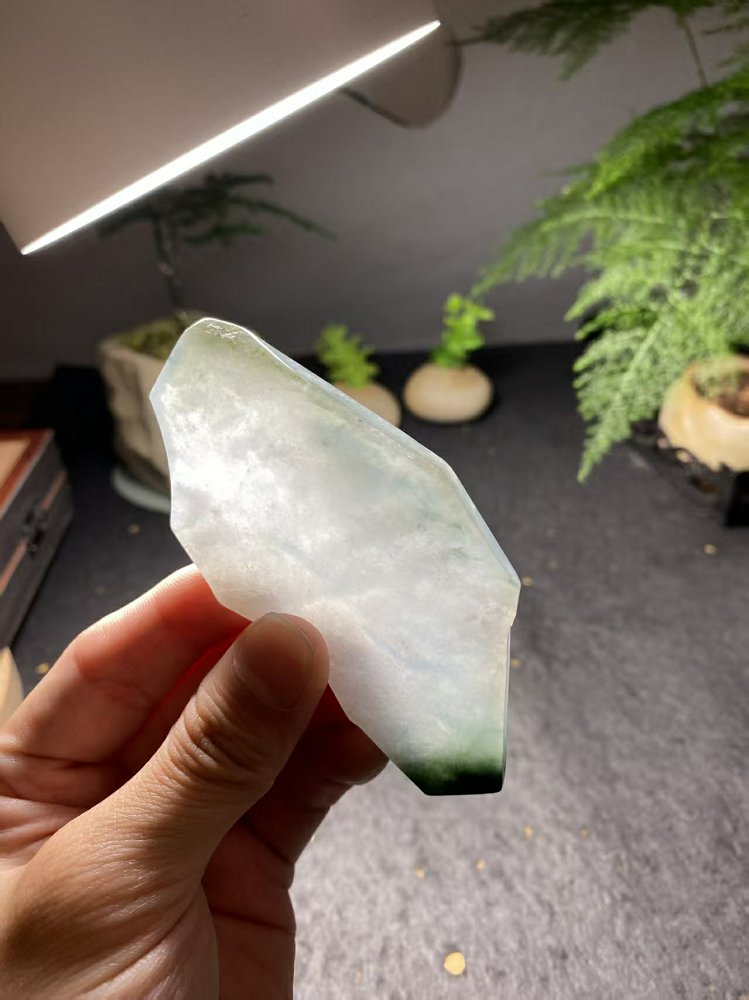 冰底飘绿翡翠料  天然 A 货冰种飘绿原石明料