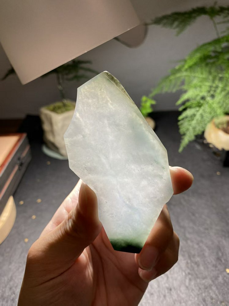 冰底飘绿翡翠料  天然 A 货冰种飘绿原石明料