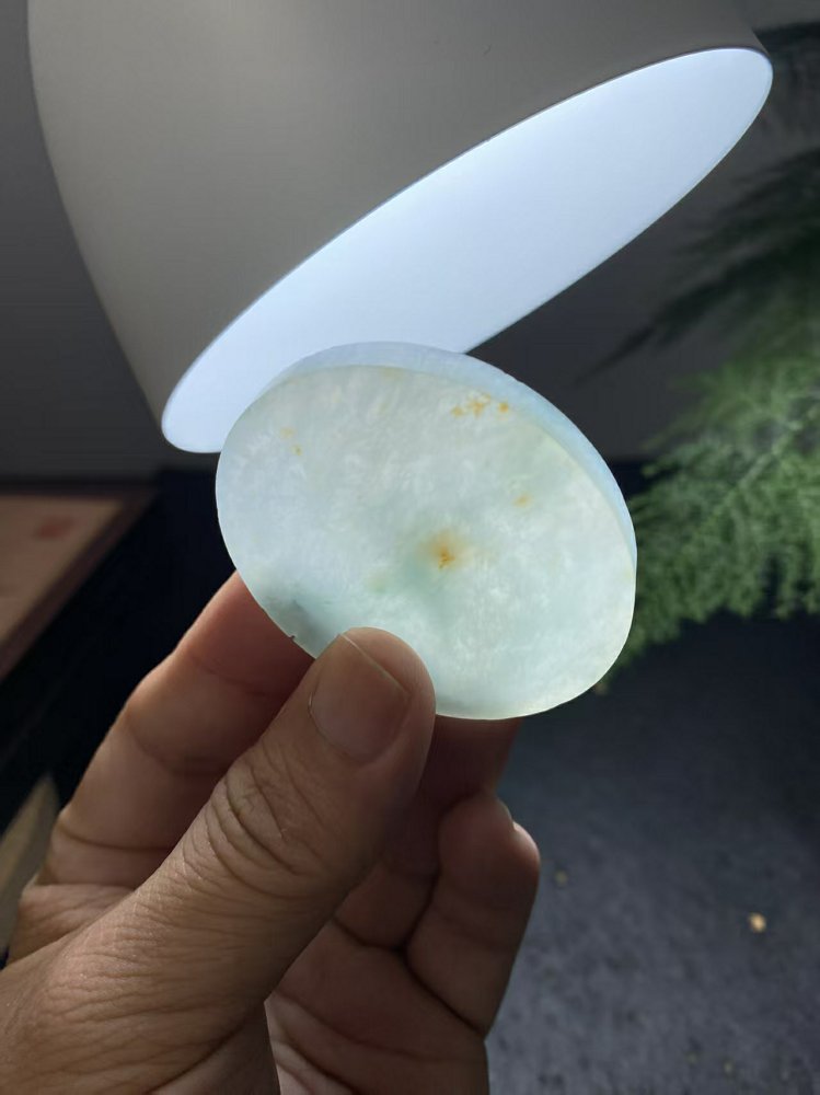 冰底飘绿带黄翡翡翠圆牌料   天然 A 货冰种飘绿原石明料