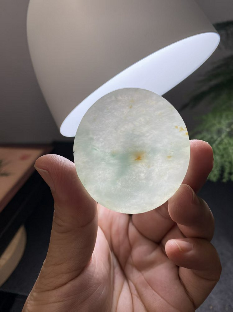 冰底飘绿带黄翡翡翠圆牌料   天然 A 货冰种飘绿原石明料