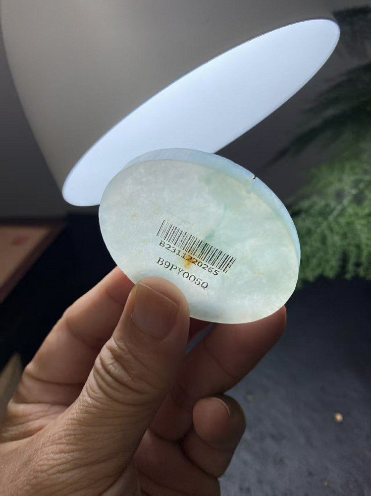 冰底飘绿带黄翡翡翠圆牌料   天然 A 货冰种飘绿原石明料