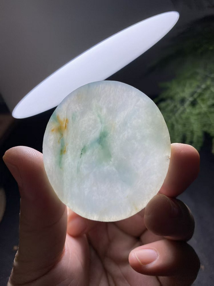 冰底飘绿带黄翡翡翠圆牌料 天然 A 货冰种原石明料
