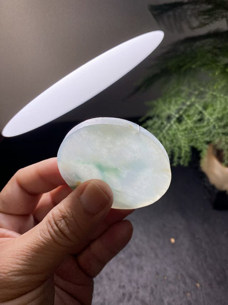 冰底飘绿带黄翡翡翠圆牌料 天然 A 货冰种原石明料