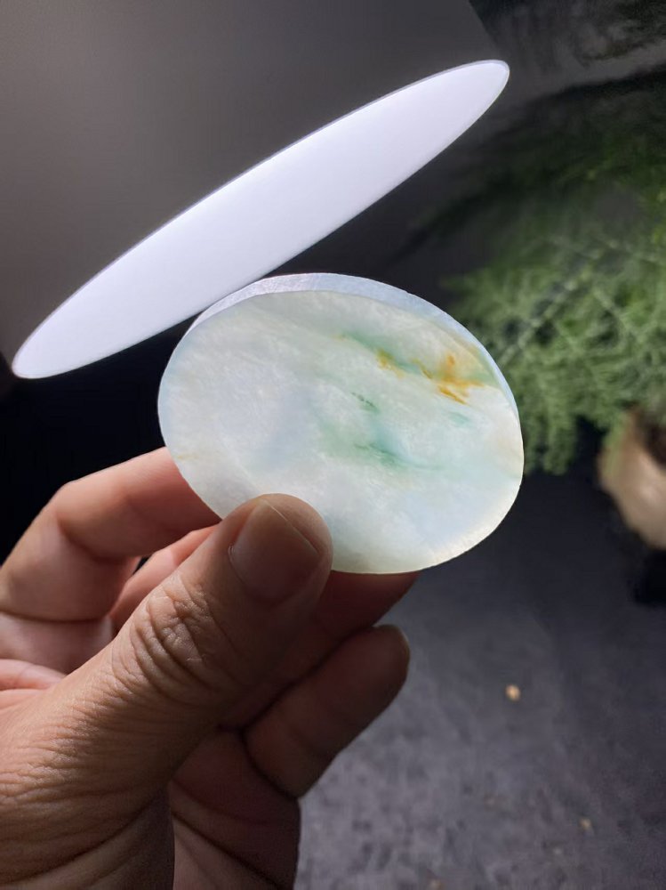 冰底飘绿带黄翡翡翠圆牌料 天然 A 货冰种原石明料