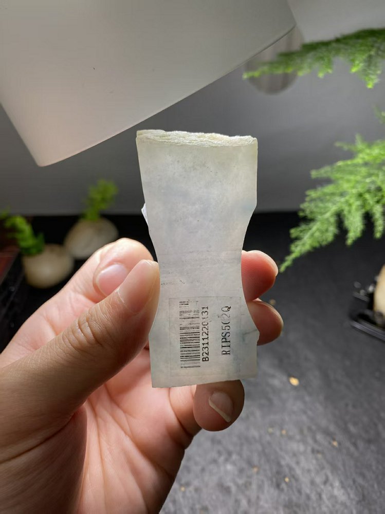 种冰白翡翠随形牌料 天然 A 货原石明料