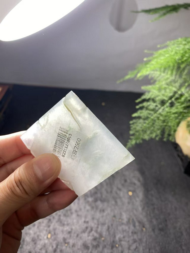 冰种冰白飘绿翡翠方牌料 天然 A 货原石明料